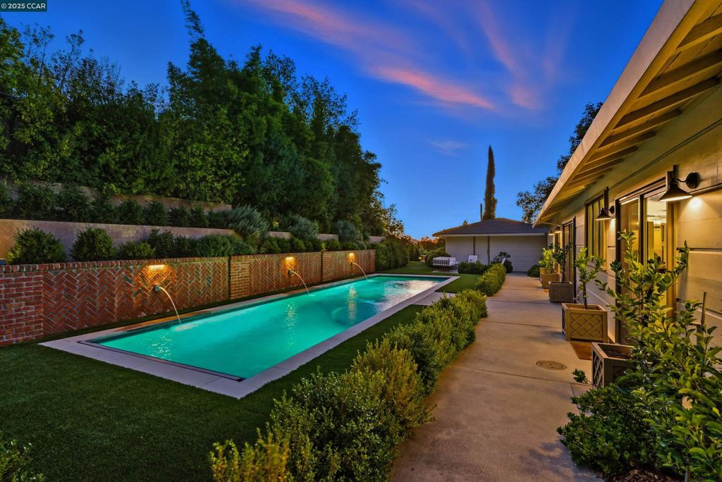 CHARLES HILL - Residential