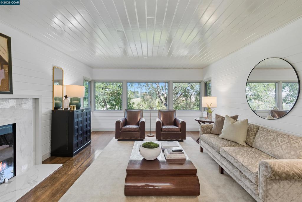 CHARLES HILL - Residential