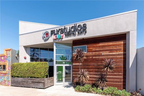 Photo of 512 N Pacific Coast Highway, Redondo Beach, CA 90277 (MLS # SB25084722)