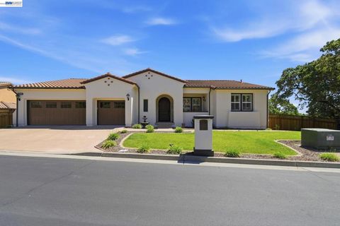 Photo of 5322 Carole Ridge Ct. CT, Fairfield, CA 94534 (MLS # 41133794)