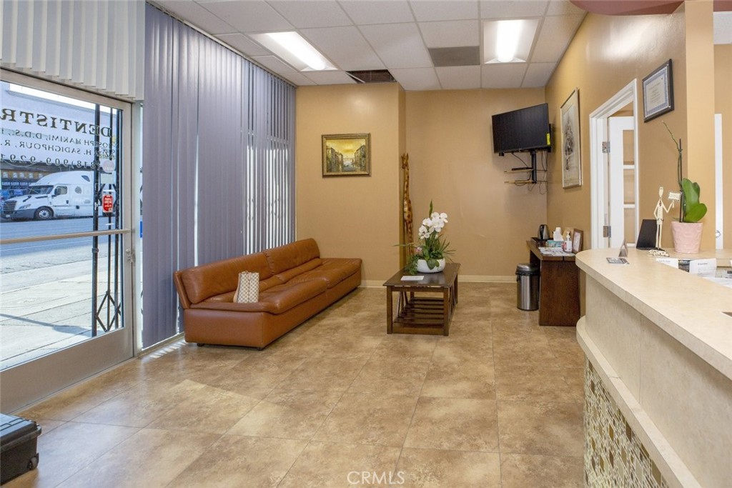 6624 Van Nuys Boulevard