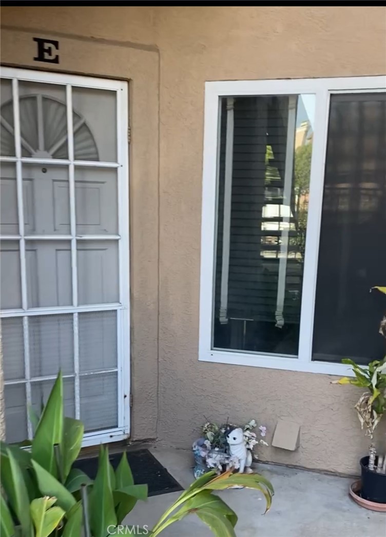 Ontario Creekside community!!!!Welcome home! End downstairs unit within walking distance to private creek! Plantation shutters! Refrigerator ,washer and dryer included!! Please bring ALL offers.....
Water is covered in the HOA!
