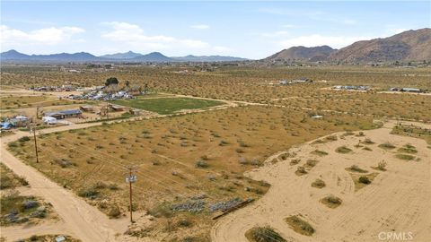 Photo of 0 Thunderbird Rd 0436-192-84, Apple Valley, CA 92307 (MLS # CV26126506)