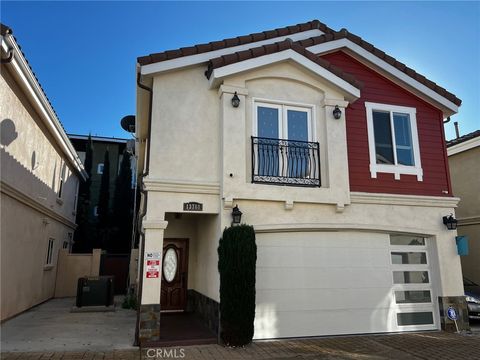 Photo of 13768 Cordary Ave, Hawthorne, CA 90250 (MLS # SB25268741)