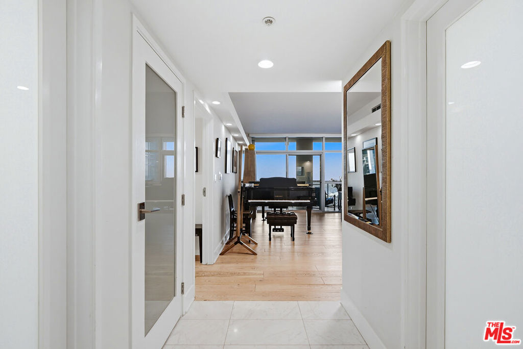 13700 Marina Pointe Drive 1711