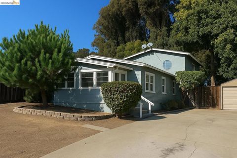 Photo of 6440 Sunnymere Ave, Oakland, CA 94605 (MLS # 41133179)