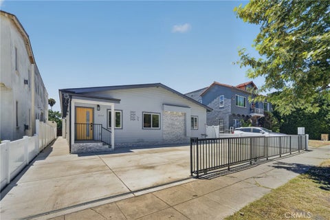 Photo of 2937 10th AVE, Los Angeles, CA 90018 (MLS # SR26135071)