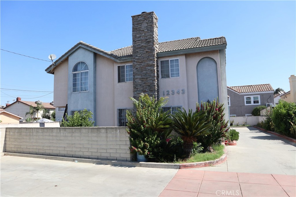 Nice 4bedrooms plus 2.5baths, lot side 5,265sf Build 1991, living 2,004sf, 2 attach garage plus more space parking, big back yard, locate in good and convenient area close to Freeway 10 & 605