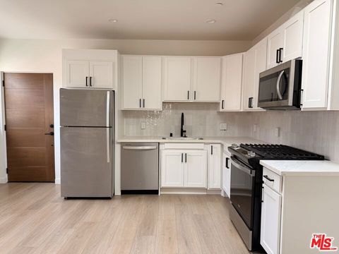 Photo of 1138 Princeton Street #1132-I, Santa Monica, CA 90403 (MLS # 25620137)