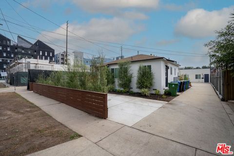 Photo of 10720 Charnock Road, Los Angeles, CA 90034 (MLS # 25625971)