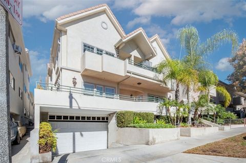 Photo of 719 E Providencia Avenue #106, Burbank, CA 91501 (MLS # GD26026545)