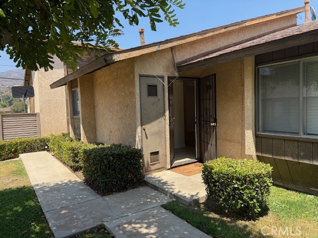 2 Bed 1 Bathroom 1,000 square feet of interior space.
2 car garage
New interior Paint
Clean and ready to go.