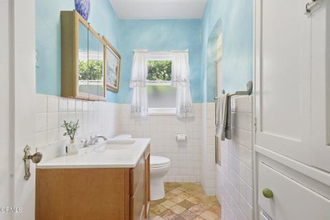 Tiny photo for 111 S Catalina Street, Ventura, CA 93001 (MLS # V1-39009)