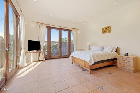 Tiny photo for 111 S Catalina Street, Ventura, CA 93001 (MLS # V1-39009)