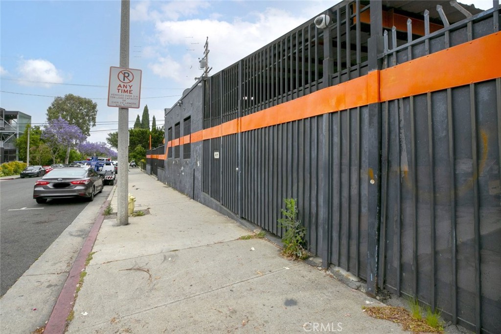7504 Santa Monica Boulevard