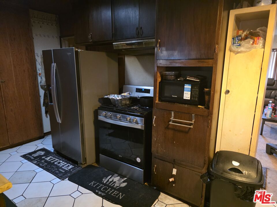 2203 W 158th Street