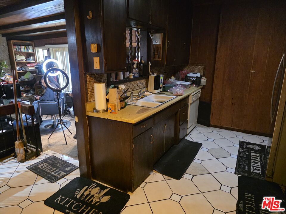 2203 W 158th Street