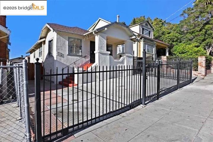 OAKLAND - Residential Income