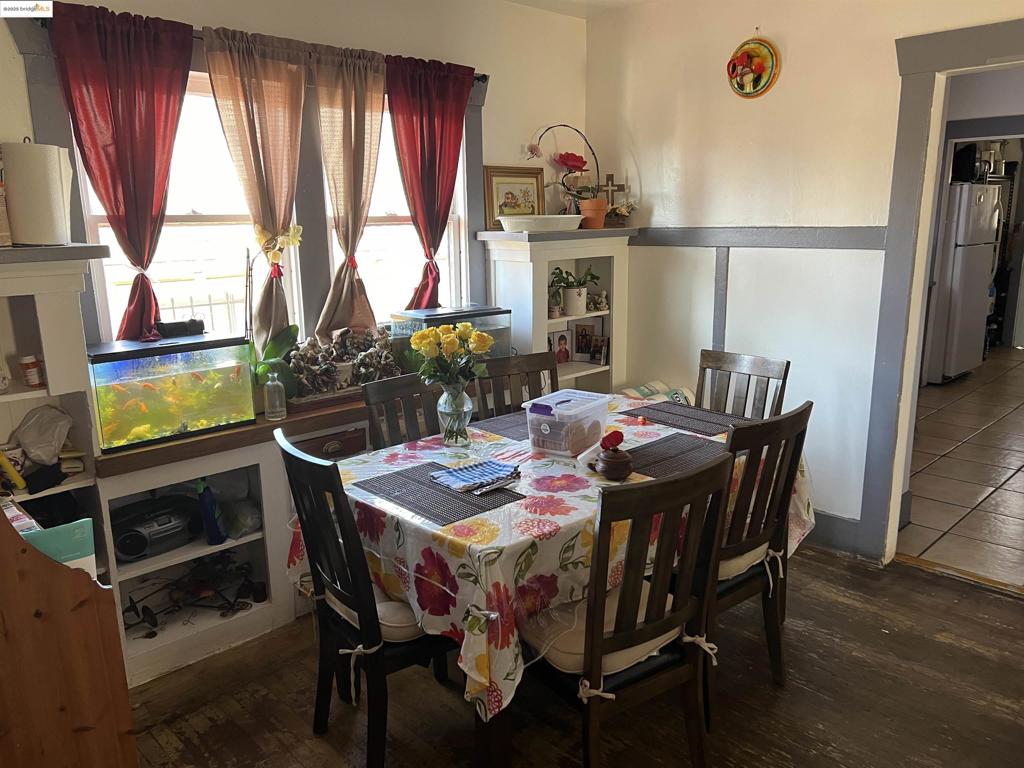 OAKLAND - Residential Income