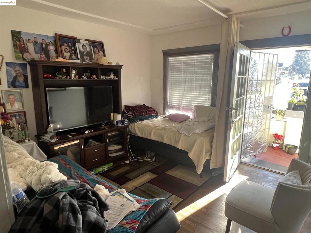 OAKLAND - Residential Income