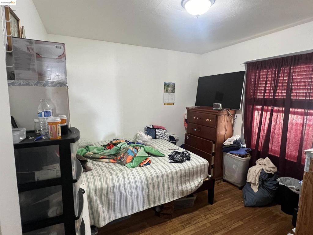 OAKLAND - Residential Income