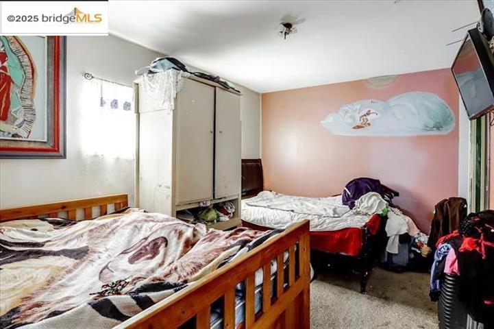 OAKLAND - Residential Income