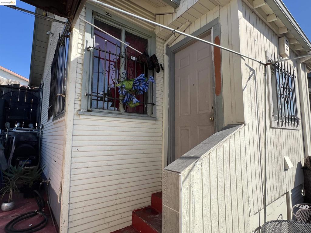 OAKLAND - Residential Income