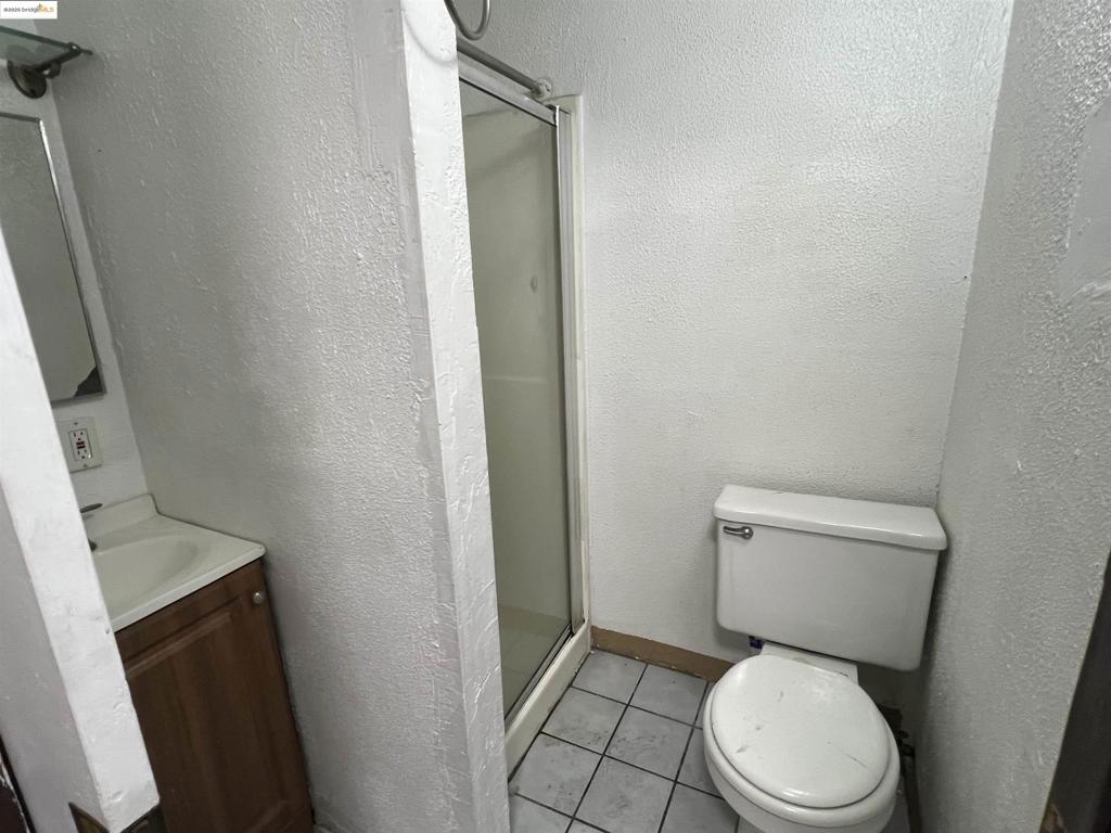 OAKLAND - Residential Income