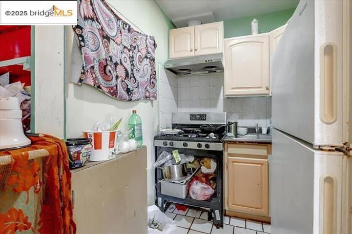 OAKLAND - Residential Income