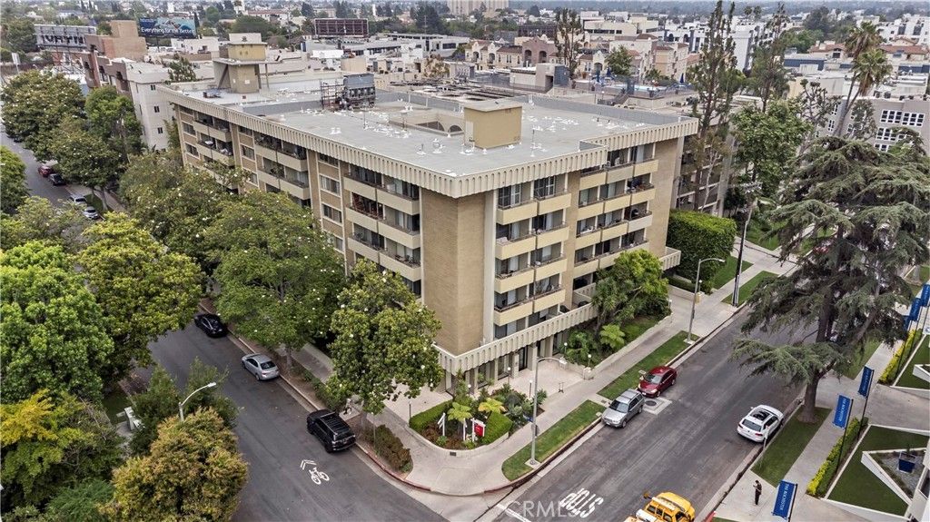 Photo of 1300 Midvale Avenue #308, Los Angeles, CA 90024 (MLS # WS25121172)