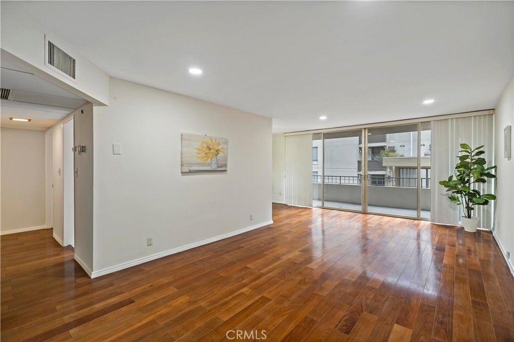 Photo of 1300 Midvale Avenue #308, Los Angeles, CA 90024 (MLS # WS25121172)
