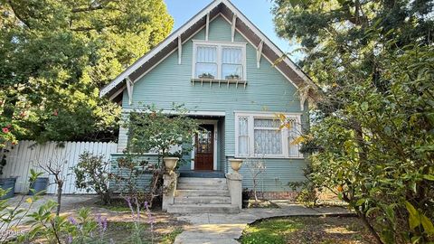 Photo of 916 Palm Avenue, South Pasadena, CA 91030 (MLS # P1-25170)