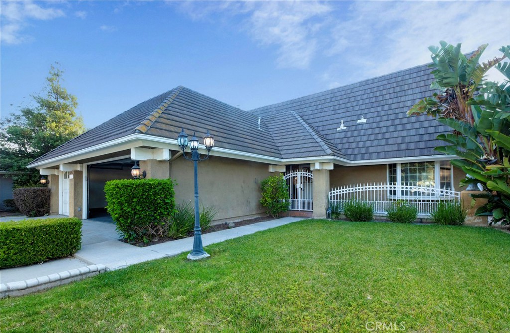 Properties 1 15191 Touraine Way