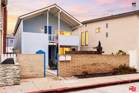 Photo of 211 Cypress Street, Newport Beach, CA 92661 (MLS # 26833345)