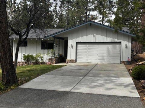 Photo of 41726 Comstock Lane, Big Bear, CA 92315 (MLS # 219146727PS)