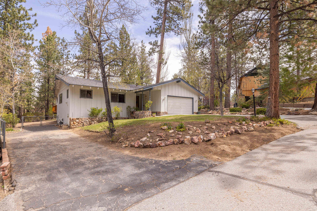 41726 Comstock Lane