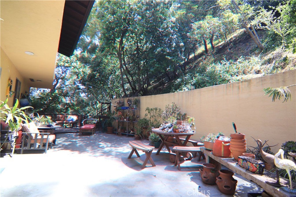 518 Latimer Rd RD, Santa Monica CA 90402