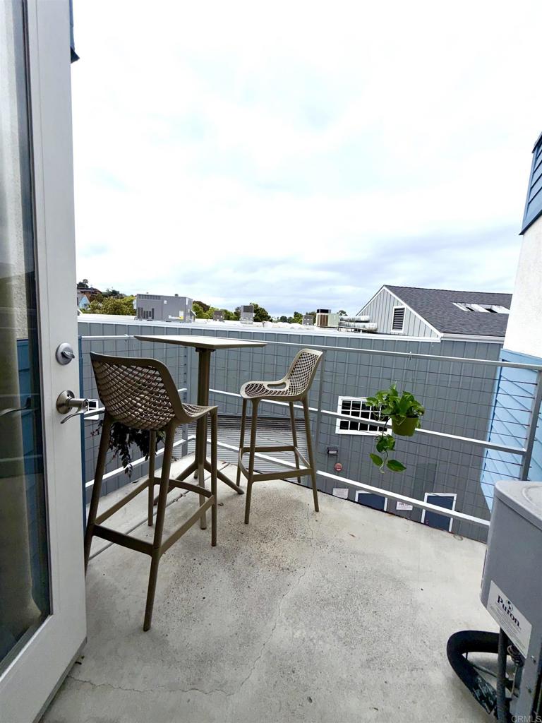687 S Coast Highway 101 308