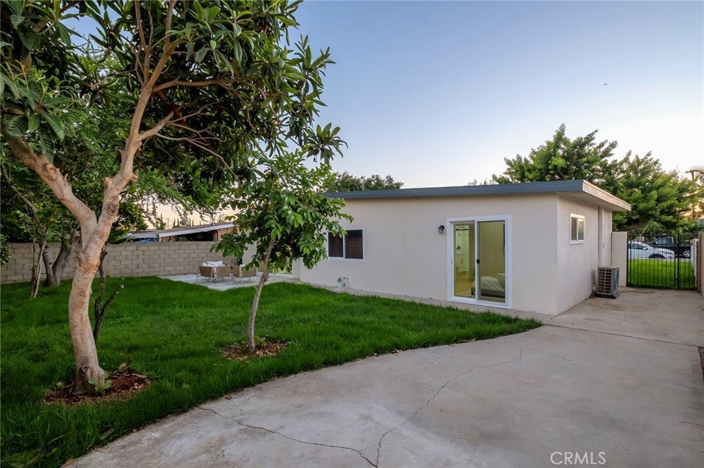 2325 S Shelton, Santa Ana CA 92707 - Photo 32