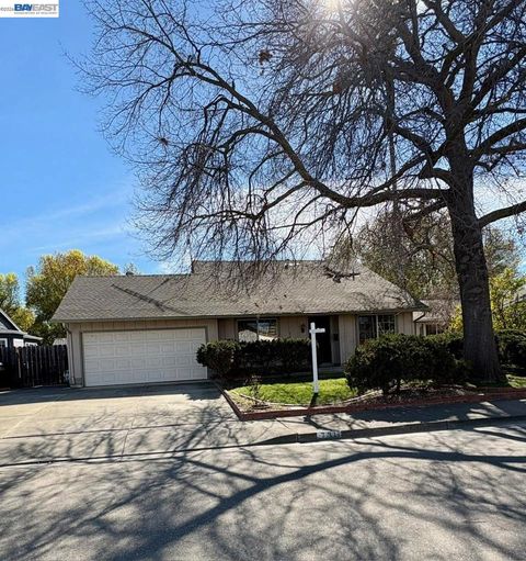 Photo of 731 731 Del Norte Dr Dr, Livermore, CA 94551 (MLS # 41125467)