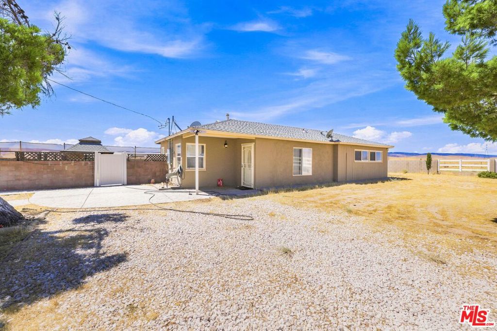 Photo of 48761 110th Street, Lancaster, CA 93536 (MLS # 26995919)