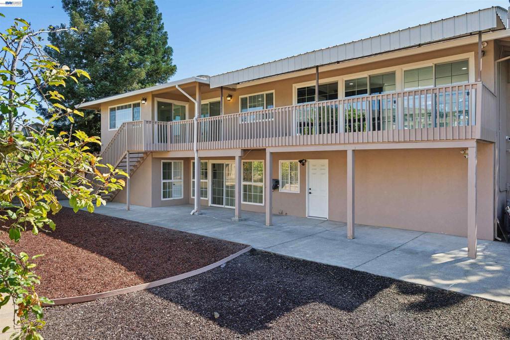 3247 Round Hill Drive