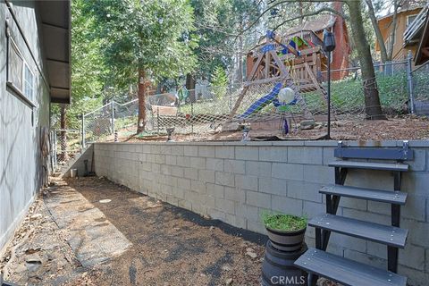 Tiny photo for 23095 Hemlock Ln, Crestline, CA 92325 (MLS # OC26049575)