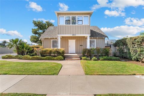 Photo of 2855 Mulberry St St, Riverside, CA 92501 (MLS # IV25219801) Photo of 2855 Mulberry St St, Riverside, CA 92501 (MLS # IV25219801)