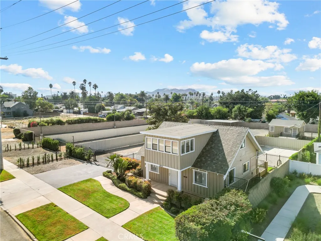 Riverside, California 92501, United States, 4 Bedrooms Bedrooms, ,3 BathroomsBathrooms,Residential,Active,221123