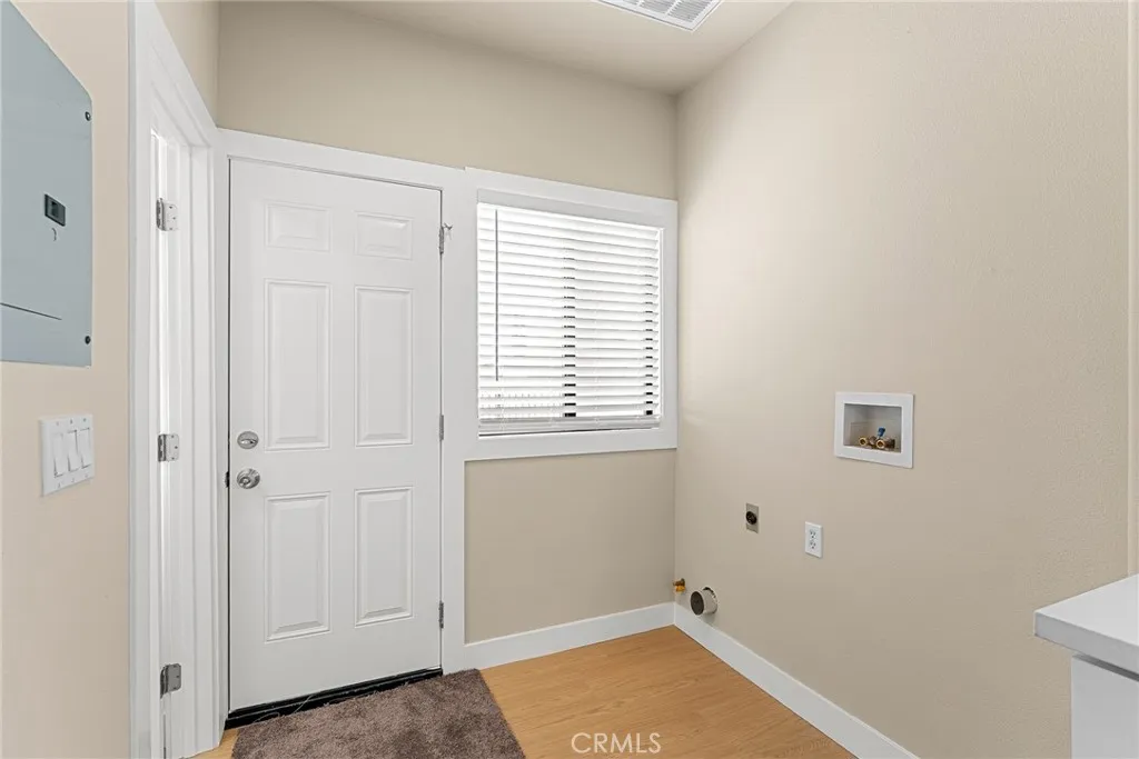 Riverside, California 92501, United States, 4 Bedrooms Bedrooms, ,3 BathroomsBathrooms,Residential,Active,221123