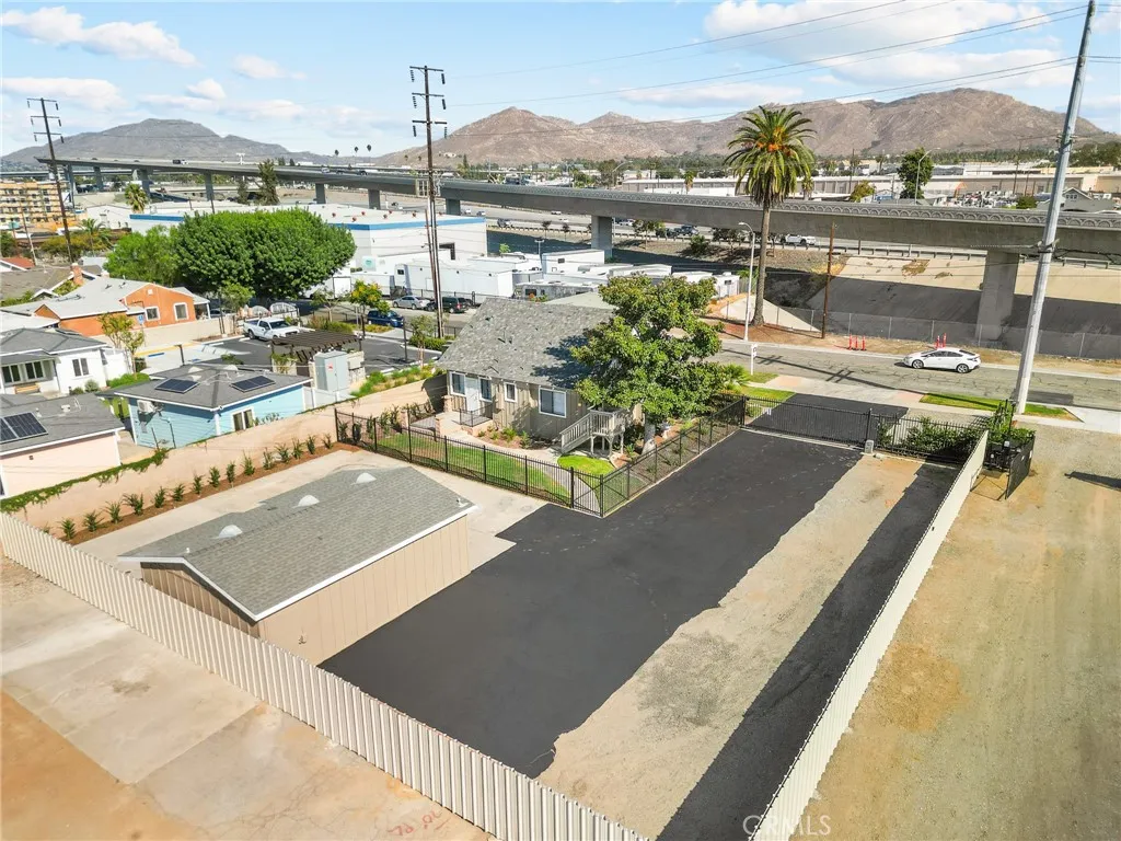 Riverside, California 92501, United States, 4 Bedrooms Bedrooms, ,3 BathroomsBathrooms,Residential,Active,221123