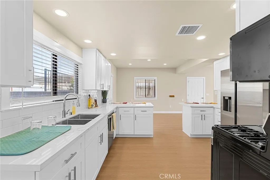 Riverside, California 92501, United States, 4 Bedrooms Bedrooms, ,3 BathroomsBathrooms,Residential,Active,221123