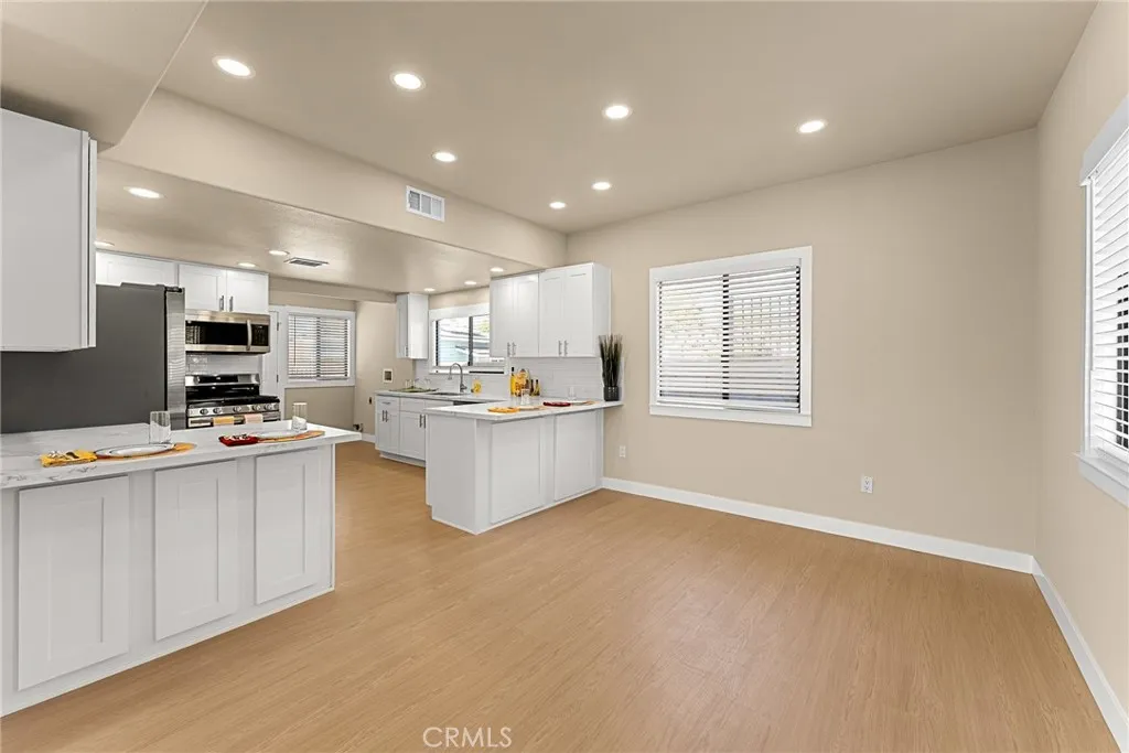 Riverside, California 92501, United States, 4 Bedrooms Bedrooms, ,3 BathroomsBathrooms,Residential,Active,221123