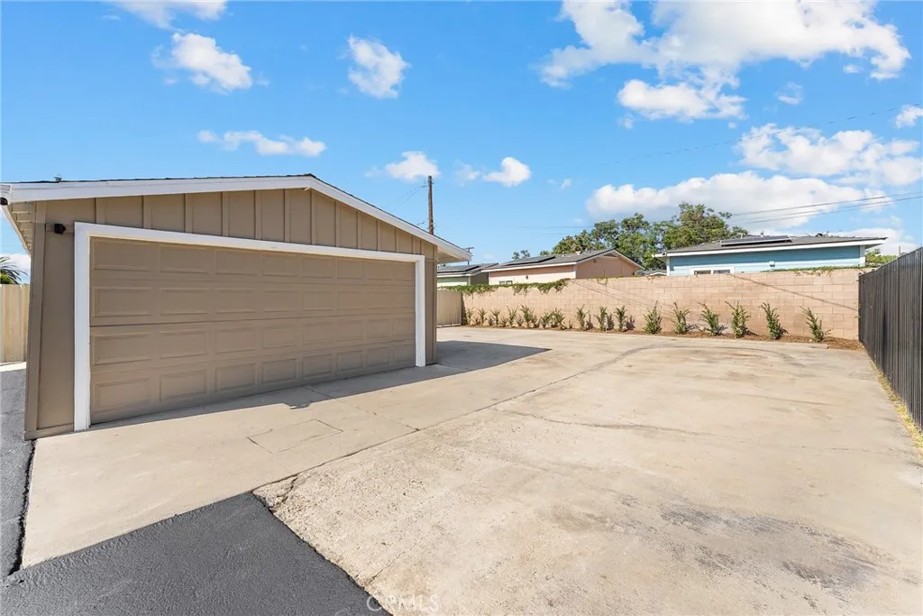 Riverside, California 92501, United States, 4 Bedrooms Bedrooms, ,3 BathroomsBathrooms,Residential,Active,221123